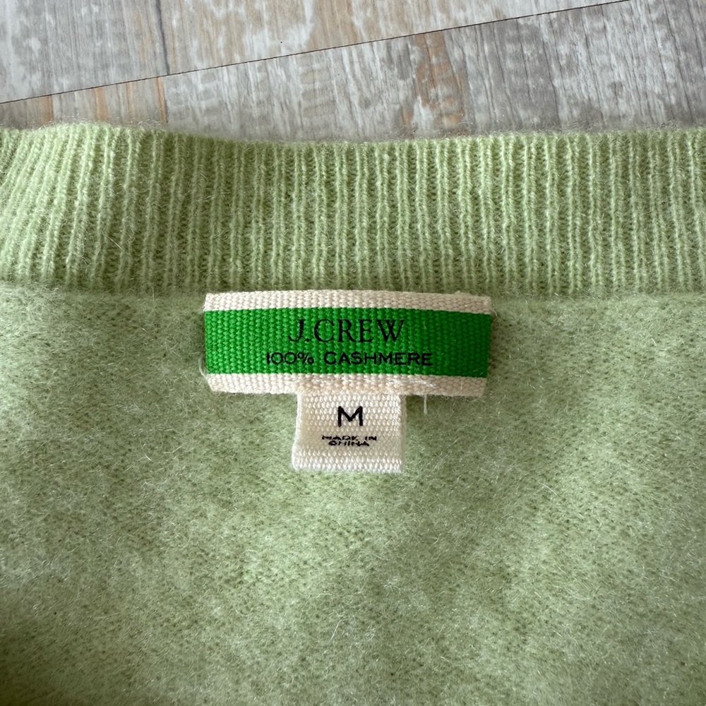 J. Crew Pale Lime Crewneck Sweater 100% Cashmere size M - Picture 2 of 2